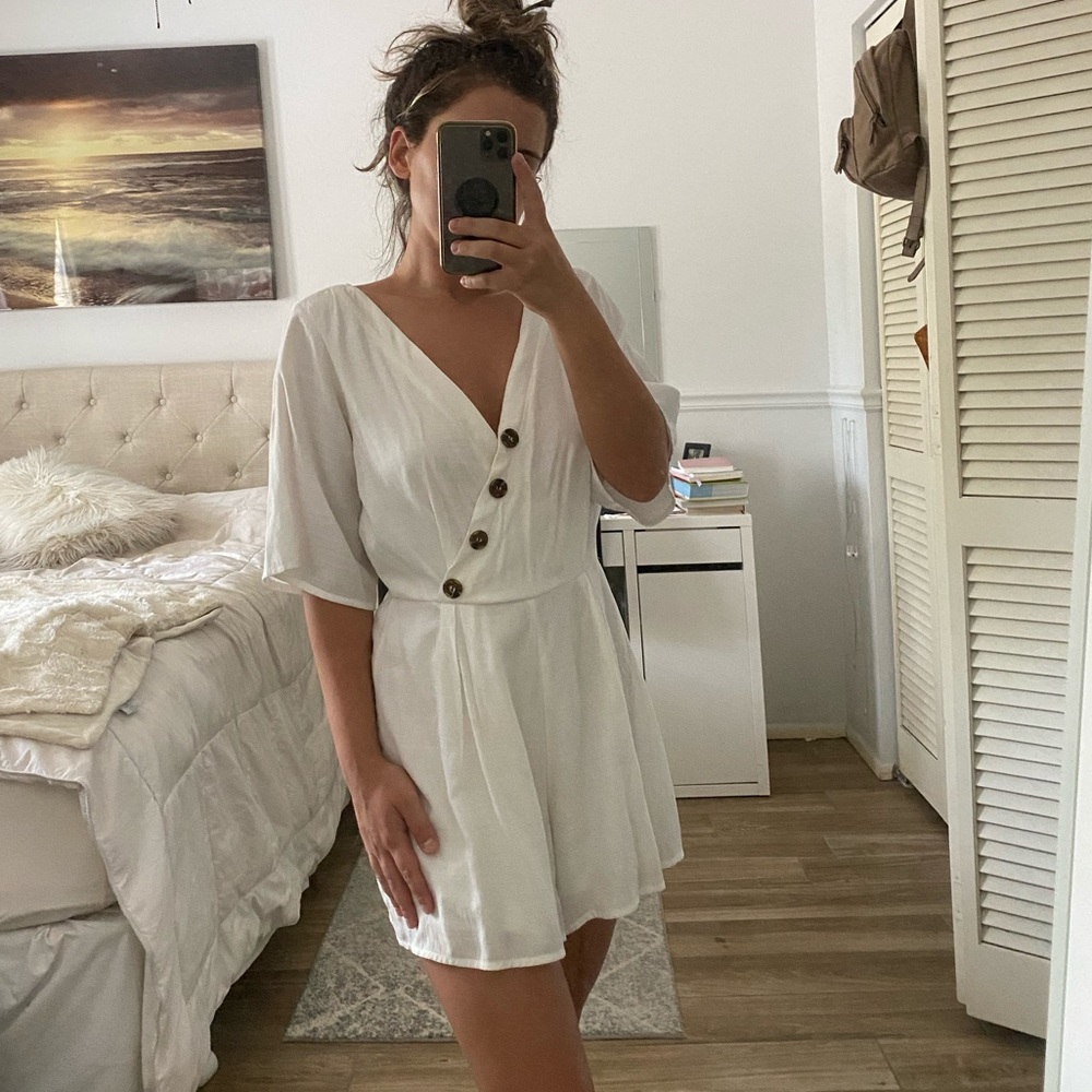 Francesca’s White Romper Small